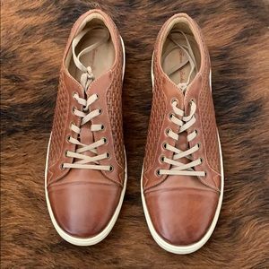 Leather men’s lace up shoes